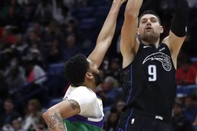 浓眉哥在法国队比赛中高光表现，回归赛场引发热议！的简单介绍